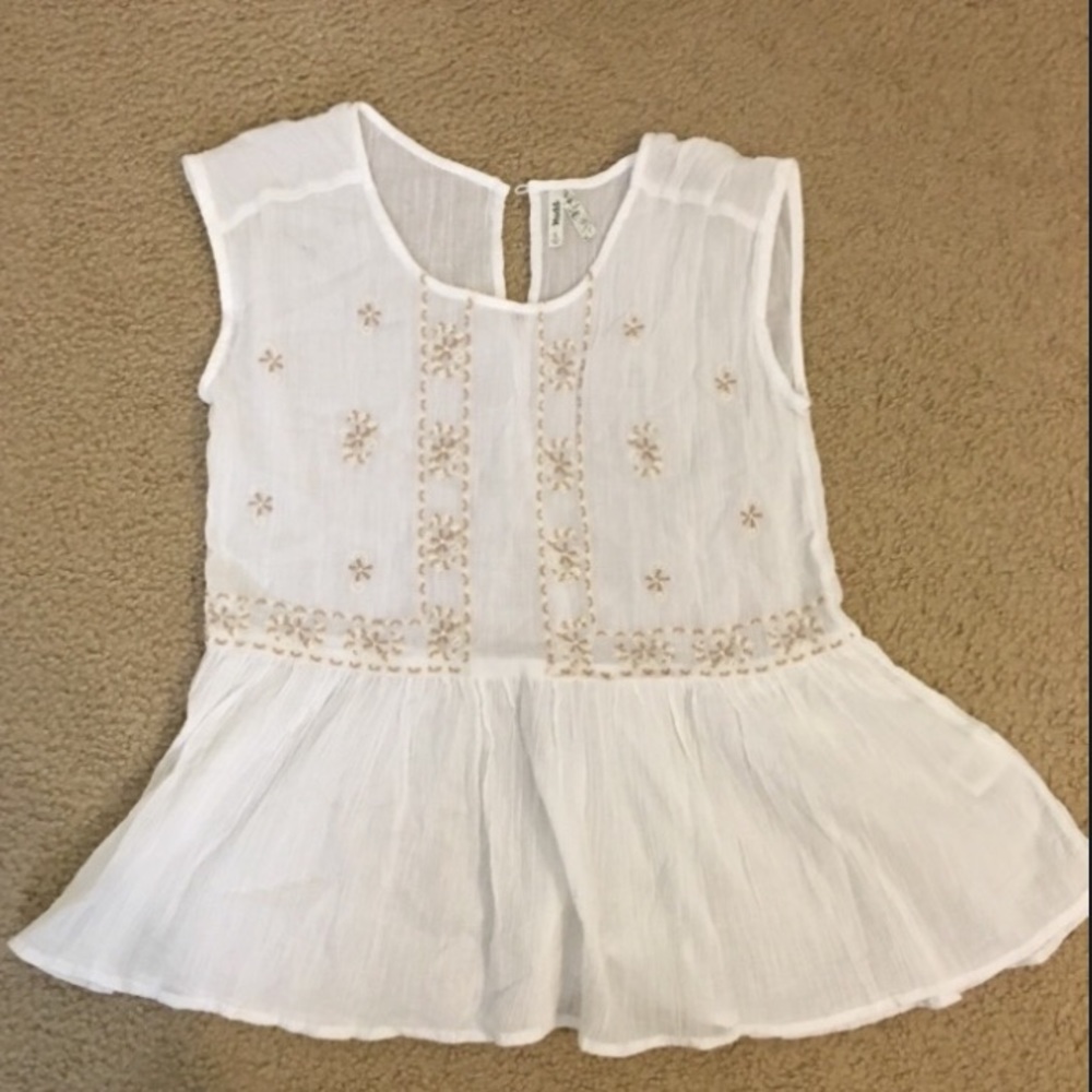 Kohl’s MUDD White Flowy Top